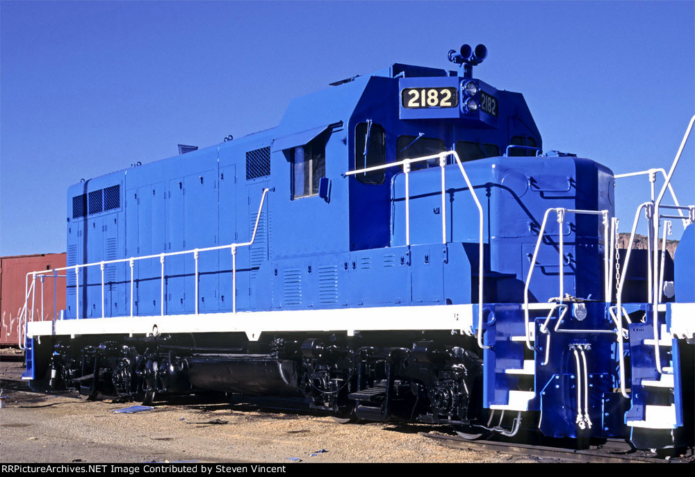 Southwesterm GP7u SW #2182 in fresh paint, not yet lettered.